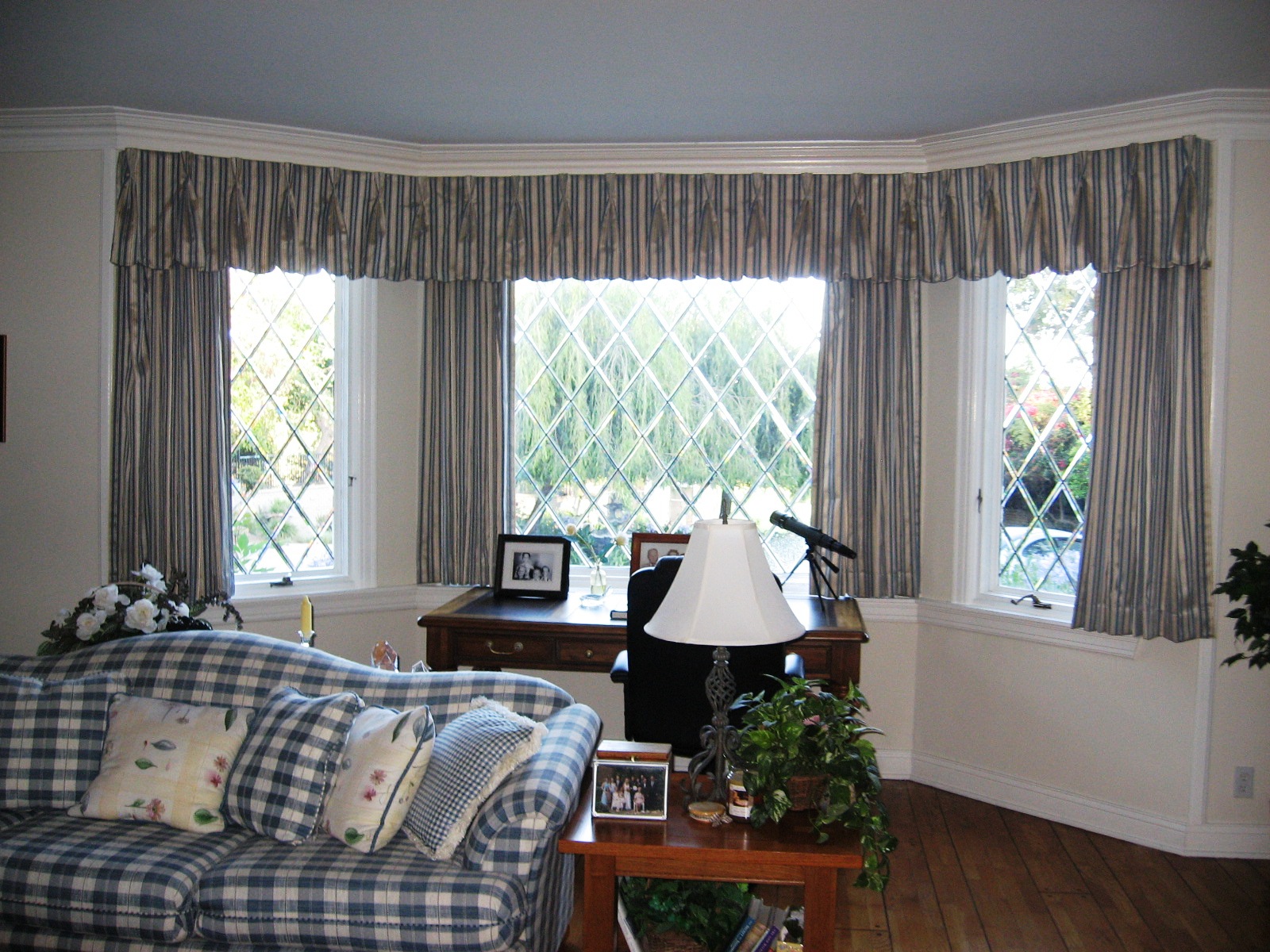 Windows-Bay-Curtain-Design-Decor